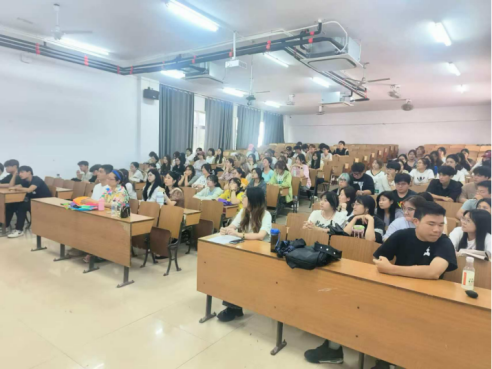 筑夢舞臺 繪影未來 2025級戲劇影視美術(shù)設計專業(yè)教育培訓會順利召開